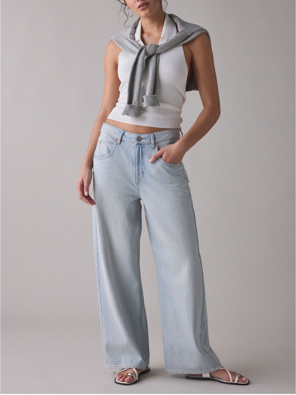 NWT UO BDG Jaya Baggy Low-Rise
Boyfriend Jeans Light Wash Size 31 /12